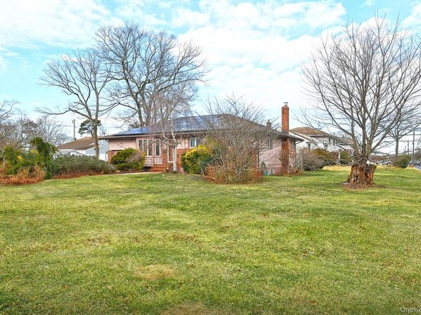 175 Woods Road, North Babylon NY 11703