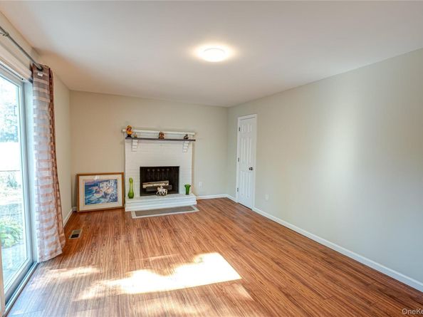 20 W Belmont Street, Bay Shore NY 11706