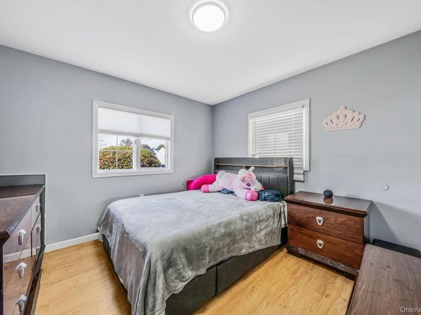 33 E. Seacrest Avenue, Lindenhurst NY 11757