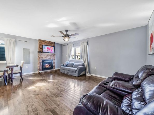 33 E. Seacrest Avenue, Lindenhurst NY 11757