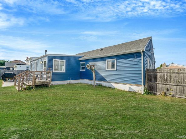 33 E. Seacrest Avenue, Lindenhurst NY 11757