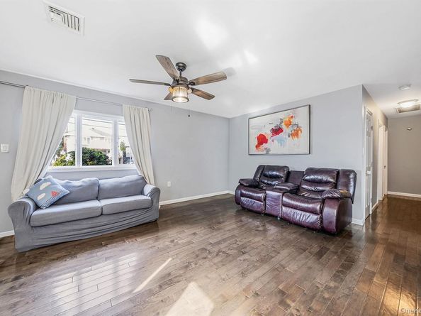 33 E. Seacrest Avenue, Lindenhurst NY 11757