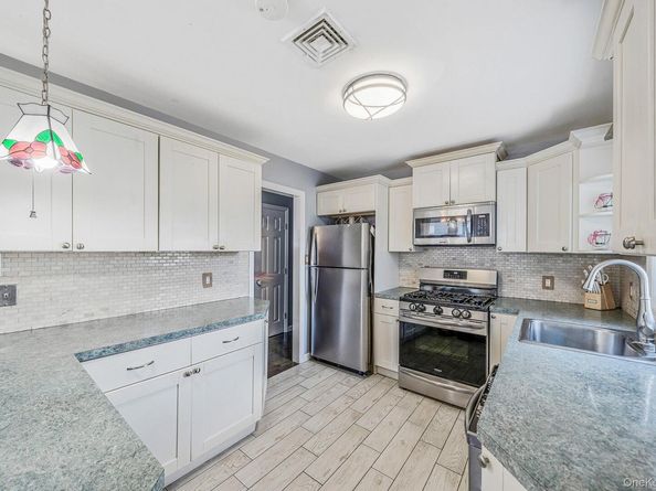 33 E. Seacrest Avenue, Lindenhurst NY 11757