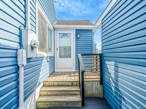 33 E. Seacrest Avenue, Lindenhurst NY 11757