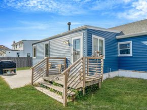 33 E. Seacrest Avenue, Lindenhurst NY 11757