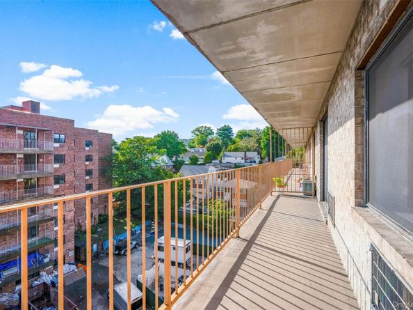 687 Bronx River Road 7C, Yonkers NY 10704