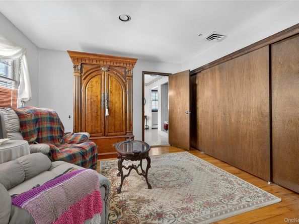 73 Reed Drive, Roslyn NY 11576