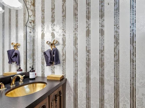 73 Reed Drive, Roslyn NY 11576