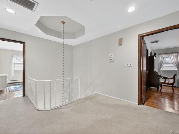 73 Reed Drive, Roslyn NY 11576