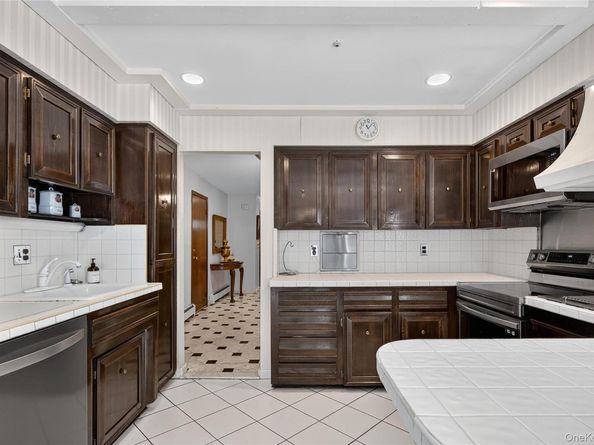 73 Reed Drive, Roslyn NY 11576