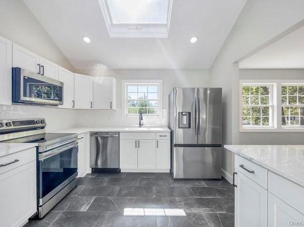 2 Pearl Place, Greenlawn NY 11740