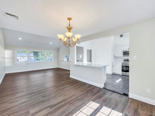 2 Pearl Place, Greenlawn NY 11740