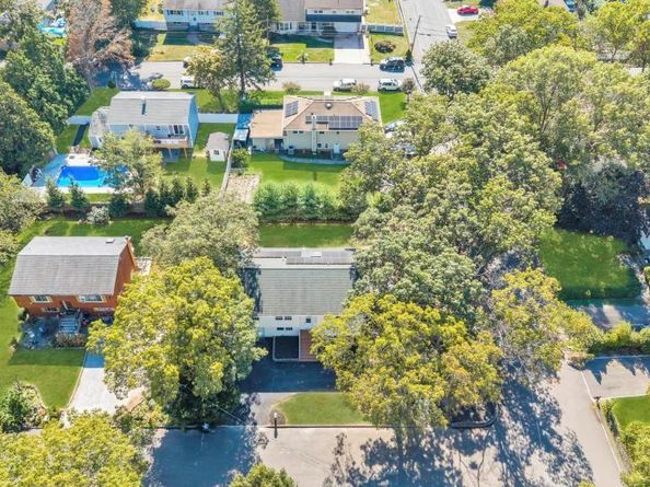2 Pearl Place, Greenlawn NY 11740