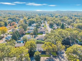 2 Pearl Place, Greenlawn NY 11740
