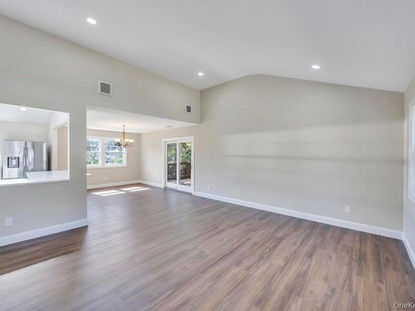 2 Pearl Place, Greenlawn NY 11740