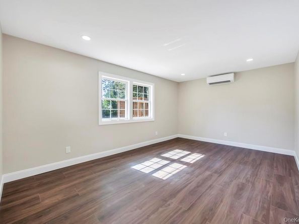 2 Pearl Place, Greenlawn NY 11740