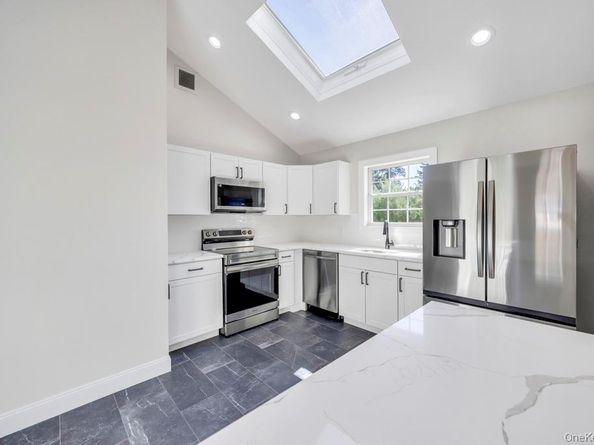 2 Pearl Place, Greenlawn NY 11740
