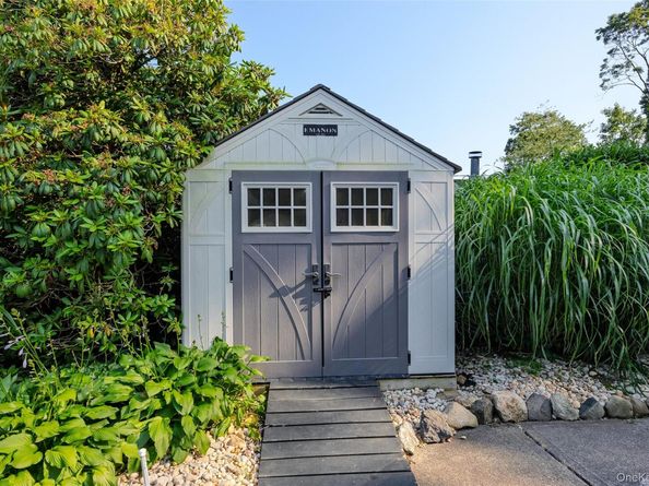 102 Sycamore Circle, Stony Brook NY 11790