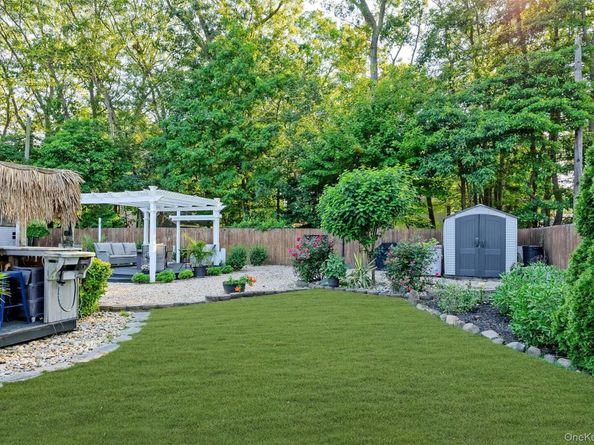 102 Sycamore Circle, Stony Brook NY 11790