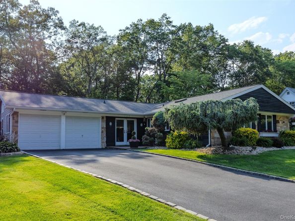 102 Sycamore Circle, Stony Brook NY 11790