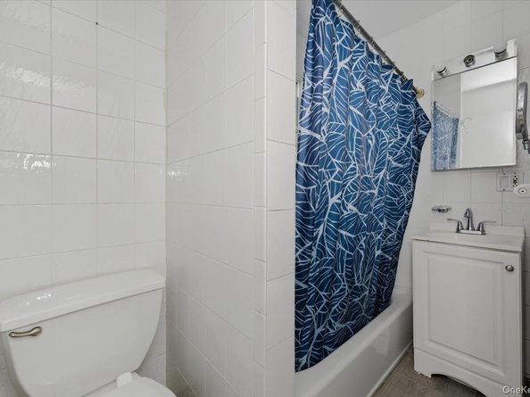 924 Hollywood Avenue, Bronx NY 10465