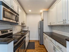 4 Windermere Place 6, Rockville Centre NY 11570