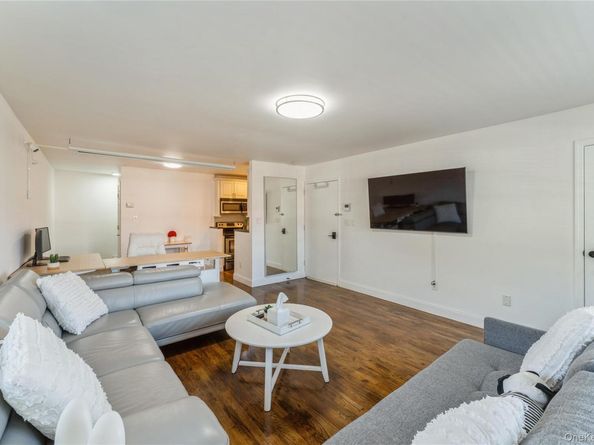 4 Windermere Place 6, Rockville Centre NY 11570