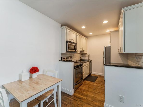 4 Windermere Place 6, Rockville Centre NY 11570