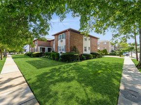 4 Windermere Place 6, Rockville Centre NY 11570