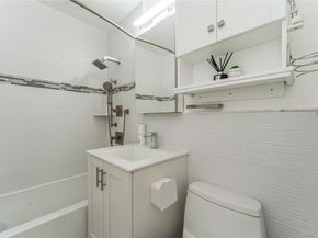 4 Windermere Place 6, Rockville Centre NY 11570