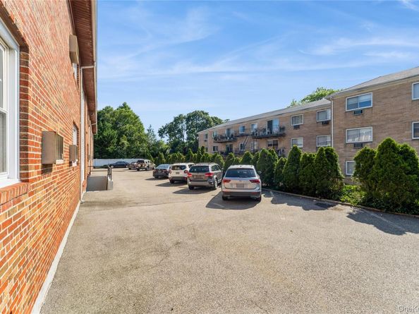 4 Windermere Place 6, Rockville Centre NY 11570