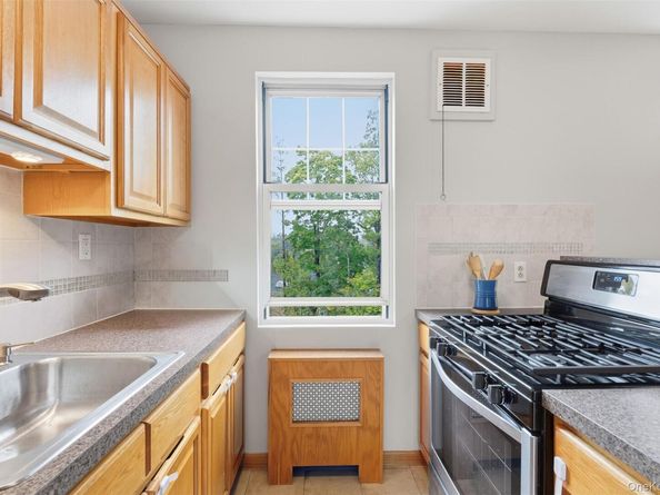 14 Soundview Avenue 12, White Plains NY 10606