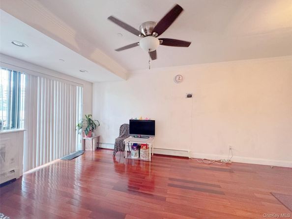 4105 College Point Boulevard 3, Flushing NY 11355