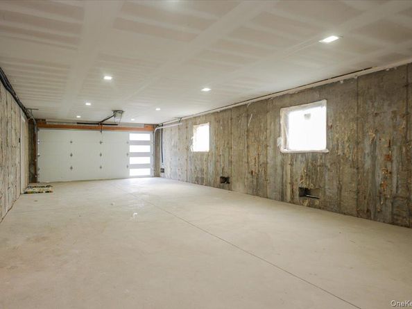 3695 S Somerset Drive, Seaford NY 11783
