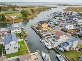 3695 S Somerset Drive, Seaford NY 11783