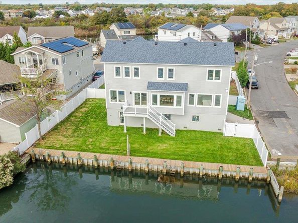3695 S Somerset Drive, Seaford NY 11783