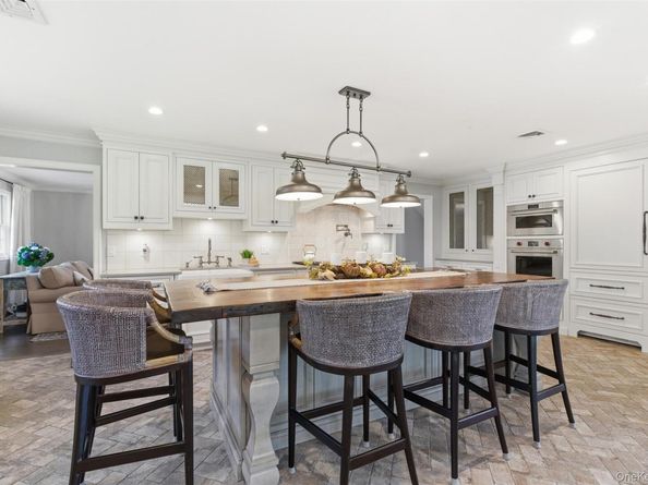 17 Winchester Lane, Huntington NY 11743