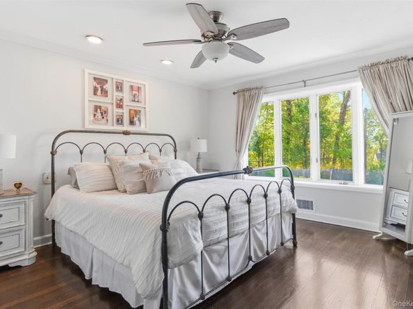 17 Winchester Lane, Huntington NY 11743