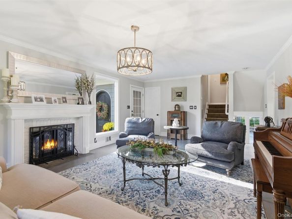 17 Winchester Lane, Huntington NY 11743