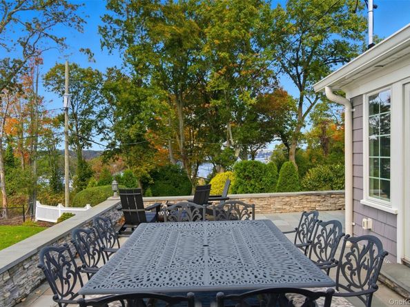 17 Winchester Lane, Huntington NY 11743