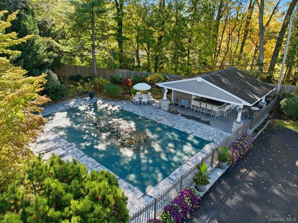 17 Winchester Lane, Huntington NY 11743