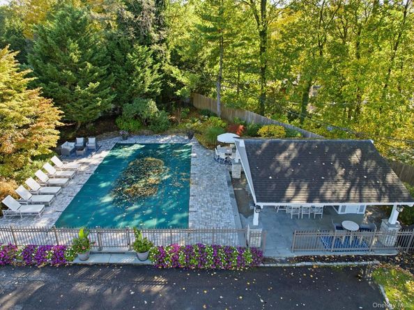 17 Winchester Lane, Huntington NY 11743