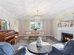 17 Winchester Lane, Huntington NY 11743