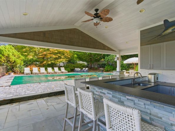 17 Winchester Lane, Huntington NY 11743