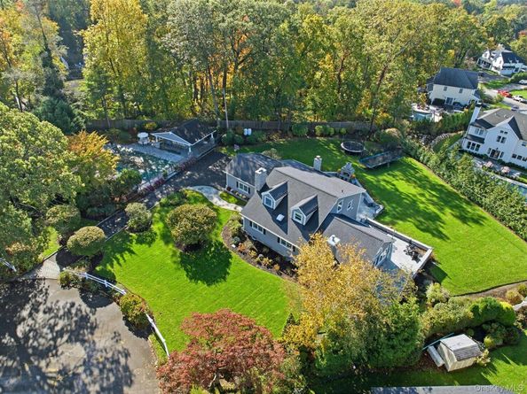 17 Winchester Lane, Huntington NY 11743