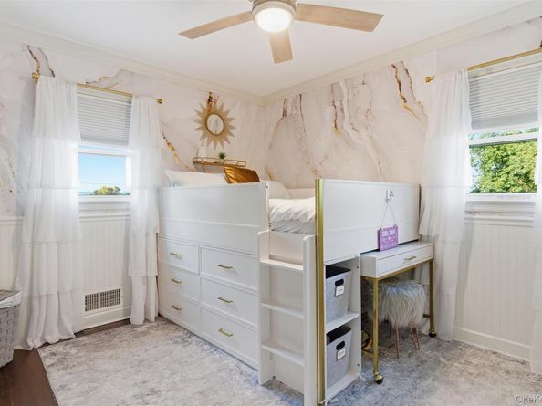 17 Winchester Lane, Huntington NY 11743