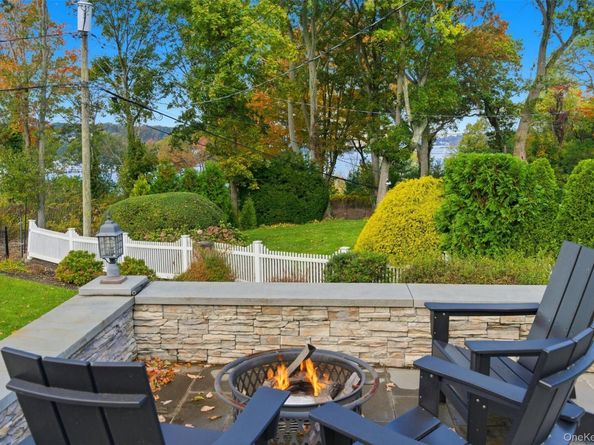 17 Winchester Lane, Huntington NY 11743