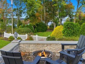 17 Winchester Lane, Huntington NY 11743