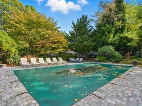 17 Winchester Lane, Huntington NY 11743