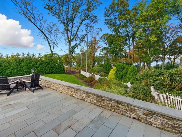 17 Winchester Lane, Huntington NY 11743